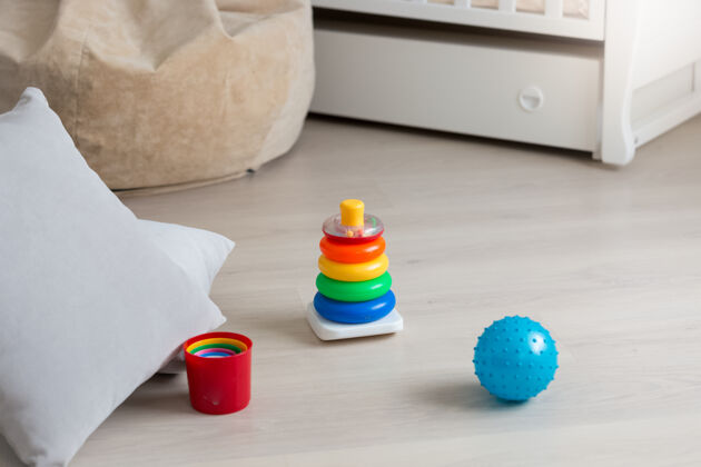 创意放在客厅地板上的玩具玩具游戏休闲