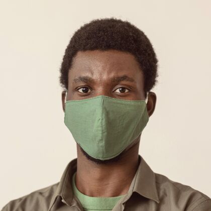 男性戴着医用口罩的人为了自己的安全预防美国人医疗面具