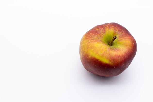 有机一个成熟的红苹果被隔离在一个白色空间的美丽镜头健康食用新鲜