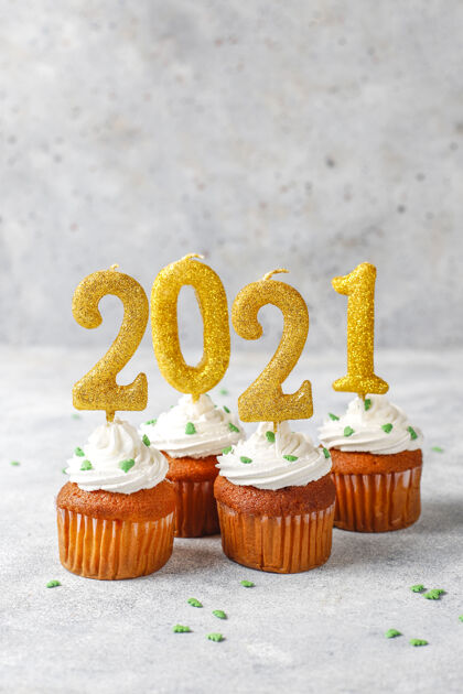 贺卡2021年新年快乐 金烛纸杯蛋糕节日新问候语