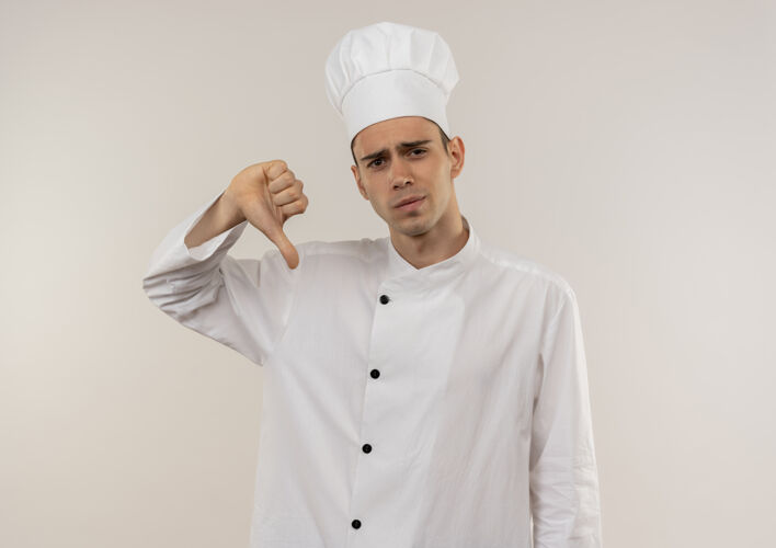 拇指悲伤的年轻男厨师穿着厨师制服 大拇指朝下 留着复印空间男性羽绒服悲伤