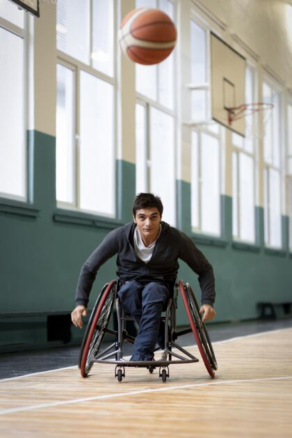 轮椅全垒打残疾人追球残疾人篮球残疾