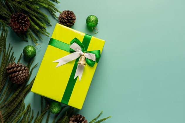 丝带浅绿色背景带蝴蝶结的礼物盒鞠躬礼物光泽